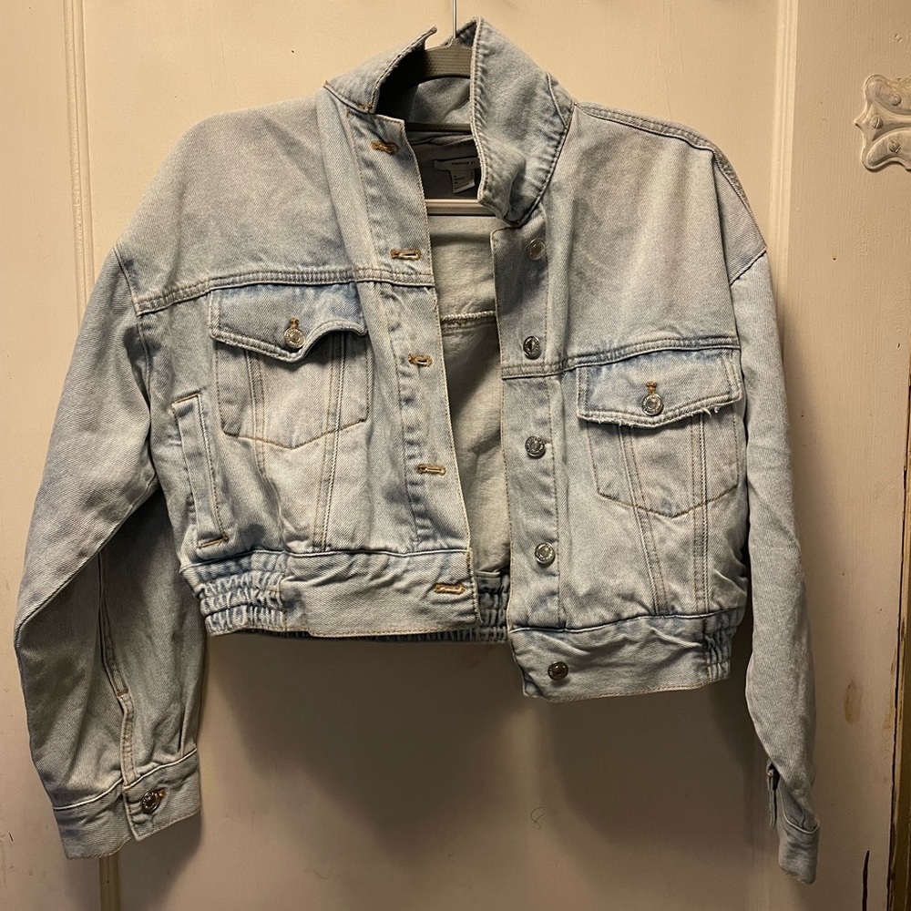 Forever 21, Denim jean jacket. never worn before very good shape. size s